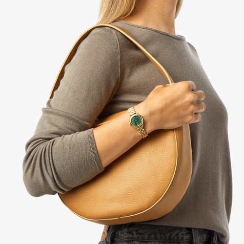Mała torba Hobo z ziarnistej skóry naturalnej w miodowym odcieniu z długim paskiem na ramię